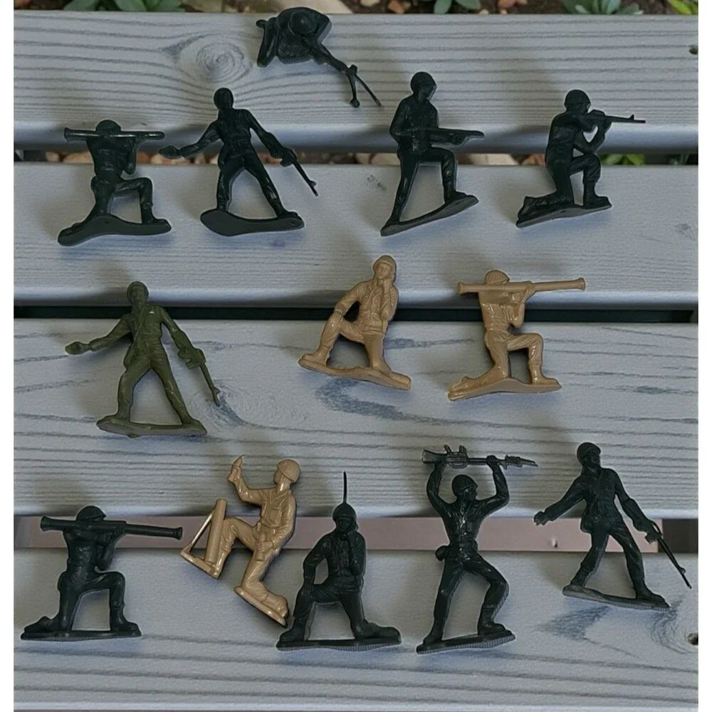 Lot of 13 Vintage 2” Plastic Army Men Soldiers Green Tan Bazooka Rocket Poses
